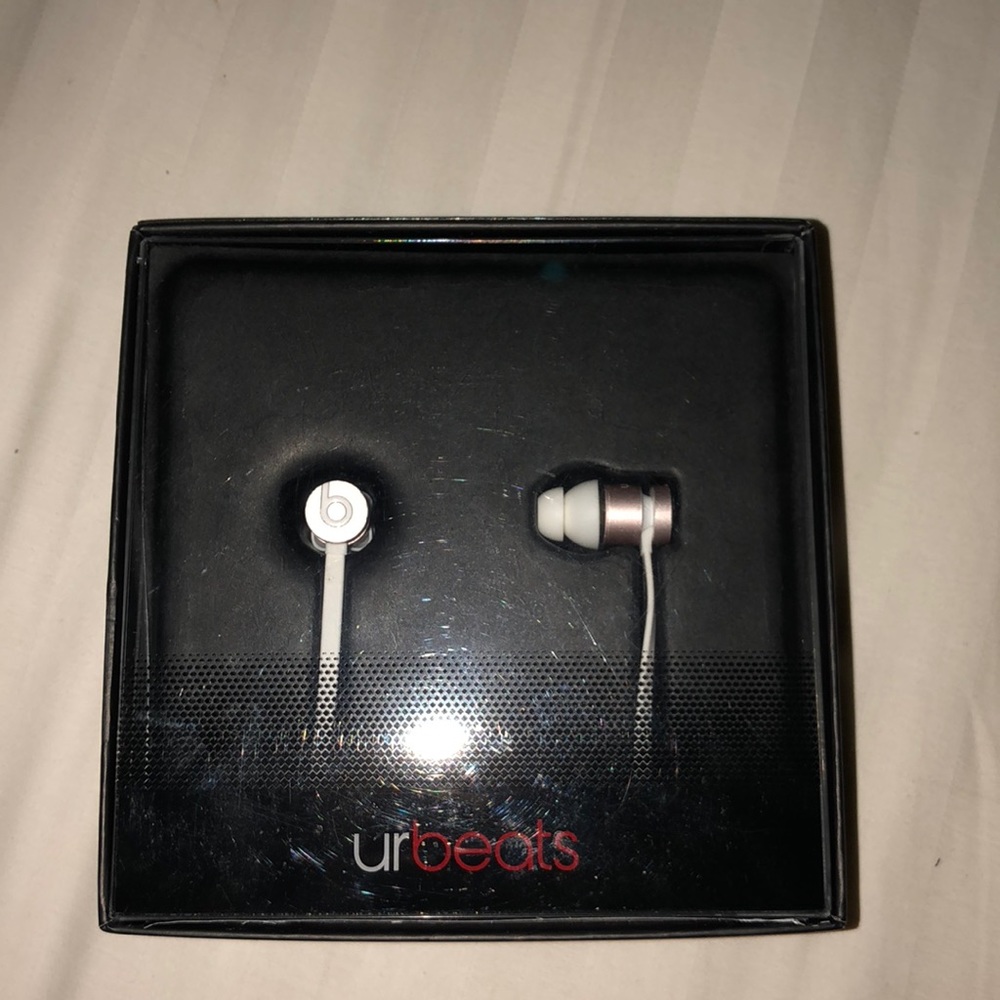 Rose Gold Beat earphones